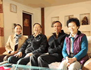 昆明分院领导看望黄润乾院士.gif